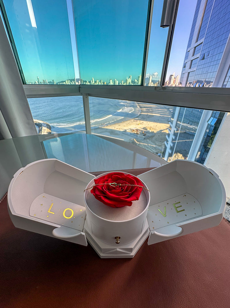 Caixa com Rosa Eterna & Colar Coração Personalizado