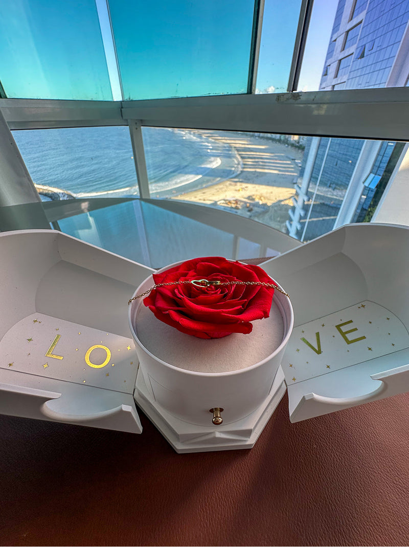 Caixa com Rosa Eterna & Colar Coração Personalizado