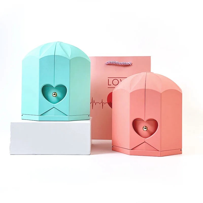 Caixa com Girassol Eterno & Colar Coração Personalizado