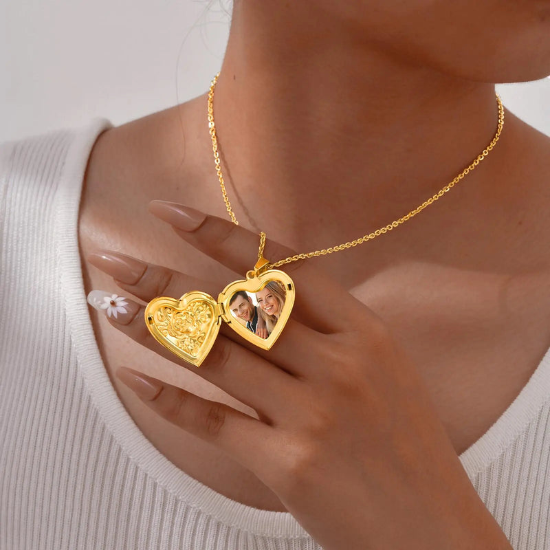 Relicário Rosas do Amor com Foto Personalizada